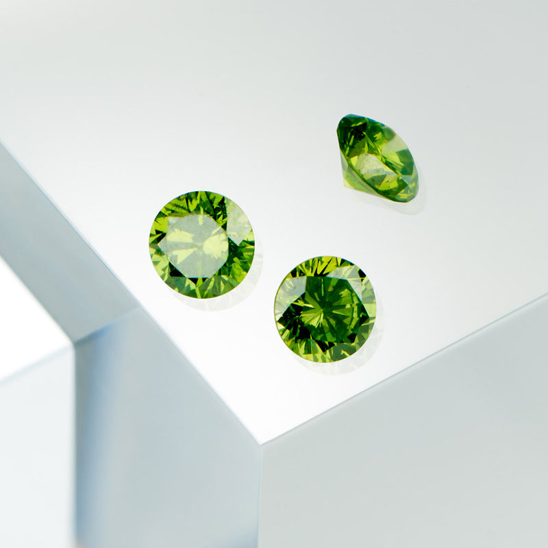 Anillo Prestige de diamantes verde manzana engastado con 2 puntas - Tour completo 2,5 mm / 1,5 quilates